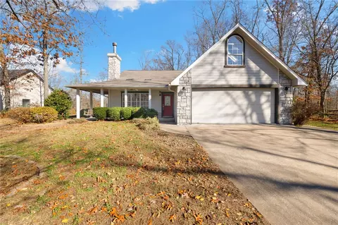 11 Manchester Dr, Bella Vista, AR 72714
