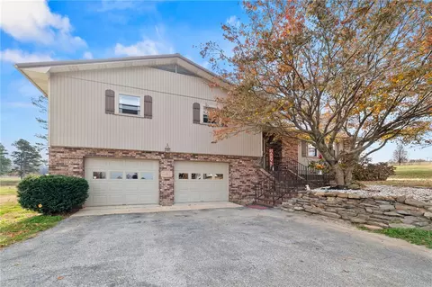 6453 Whispering Pine Rd, Harrison, AR 72601