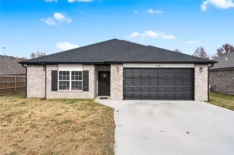 601 E Lake Francis Dr, Siloam Springs, AR 72761