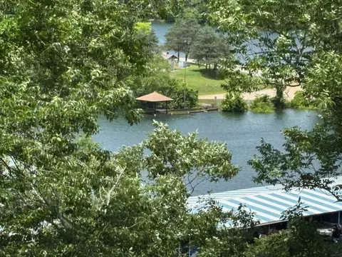 7 Larkspur Ln, Holiday Island, AR 72631