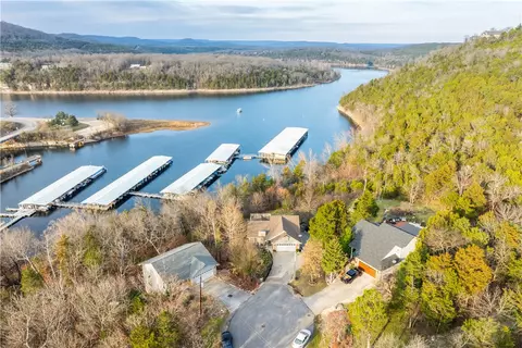 7 Larkspur Ln, Holiday Island, AR 72631