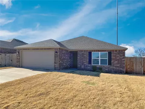 925 W Aiden Dr, Siloam Springs, AR 72761