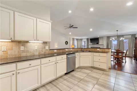 Kitchen - 681 Edens Ct, Centerton, AR 72719 photo 3 of 3