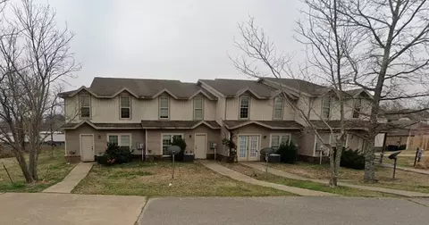 596 E Miracle Dr, Fayetteville, AR 72701