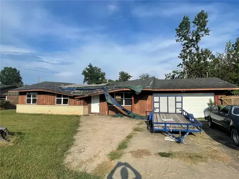 917 S 15th St, Rogers, AR 72758
