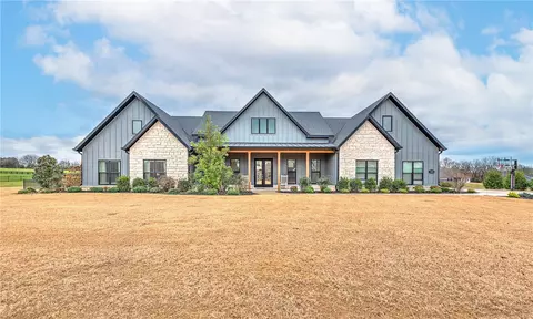 1089 River Hollow Rd, Fayetteville, AR 72703