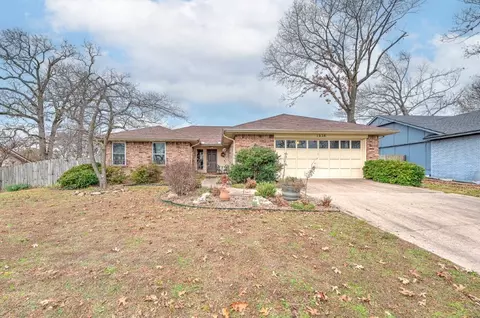 1328 Quail Run Cir, Bentonville, AR 72712