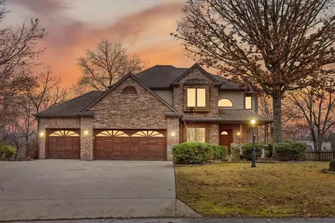 8954 Pikes Peak Rd, Rogers, AR 72756