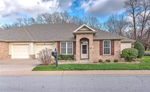 18 Highland Pkwy, Bella Vista, AR 72715