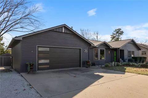 26 Indian Wells Dr, Holiday Island, AR 72631
