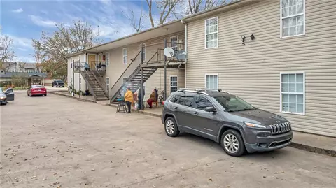 404 W 405 W Sisters Ave, Springdale, AR 72764 photo 4