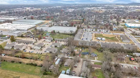 404 W 405 W Sisters Ave, Springdale, AR 72764 photo 9