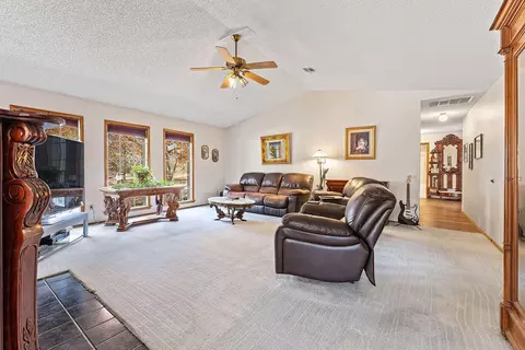 21660 Seminole Ct, Siloam Springs, AR 72761