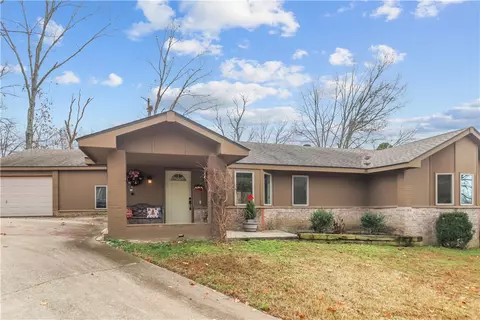 52 Chaucer Dr, Bella Vista, AR 72714