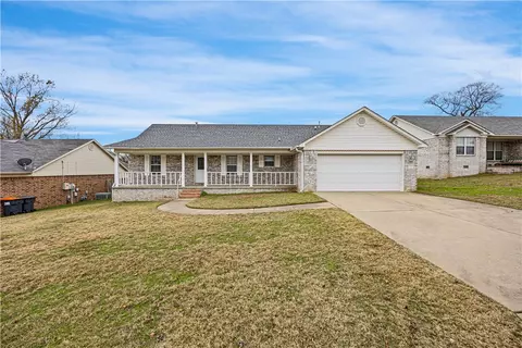 2102 S Greenwich Ave, Russellville, AR 72802
