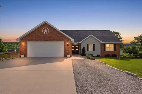 22 Bandy Dr, Holiday Island, AR 72631