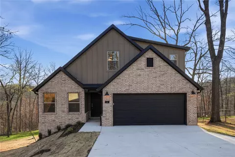 4 Laverne Ln, Bella Vista, AR 72715