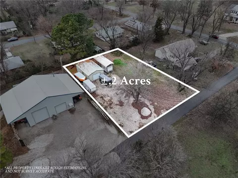 521 Adler St, Cave Springs, AR 72718