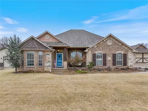 2020 Sandpiper Ave, Lowell, AR 72745