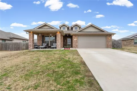 217 Post Oak Ave, Gentry, AR 72734