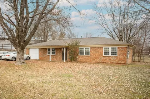 1000 S Jerry Ave, Fayetteville, AR 72701