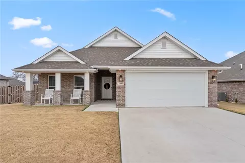 2406 Graham Ln, Pea Ridge, AR 72751