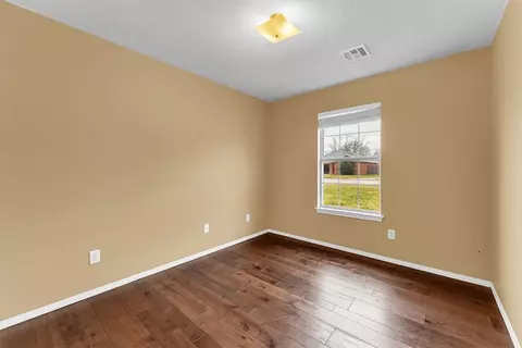 Bedroom - 200 Sun Meadow Dr, Centerton, AR 72719 photo 2 of 4