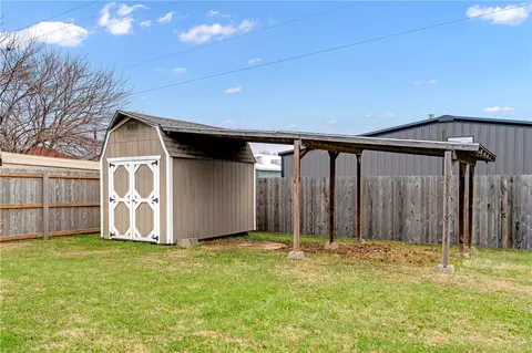 Exterior - 200 Sun Meadow Dr, Centerton, AR 72719 photo 2 of 5