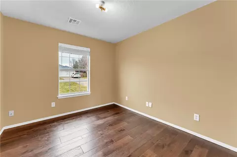 Bedroom - 200 Sun Meadow Dr, Centerton, AR 72719 photo 3 of 4