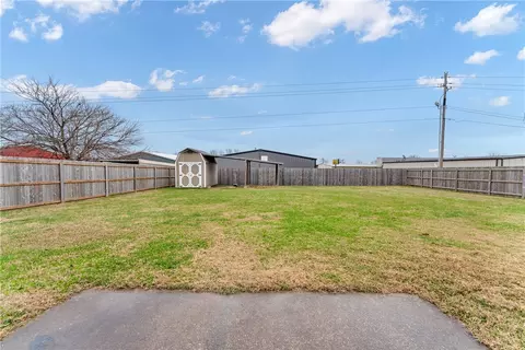 Exterior - 200 Sun Meadow Dr, Centerton, AR 72719 photo 3 of 5