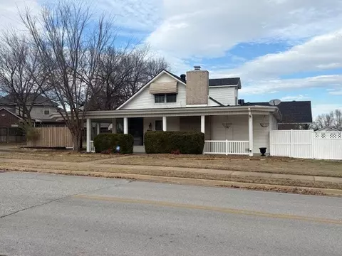 1153 N West End St, Springdale, AR 72764