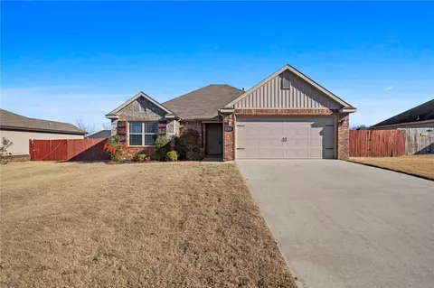 1301 Arkansas Ln, Prairie Grove, AR 72753