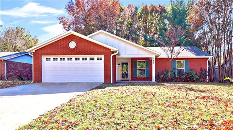 363 Malinda Dr, Fayetteville, AR 72703