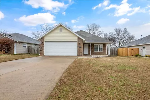 907 SW Arrowhead Dr, Bentonville, AR 72712