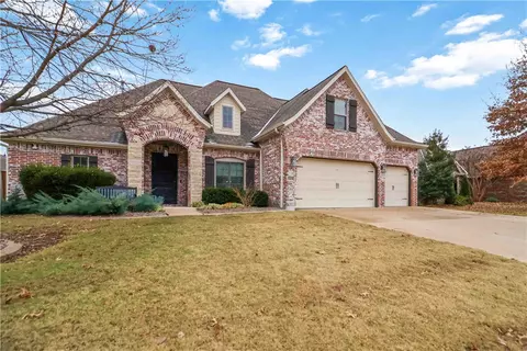 6405 S 37th St, Rogers, AR 72758