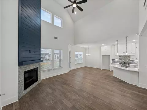 Living - 1811 Bluestem Dr, Centerton, AR 72719 photo 2 of 3