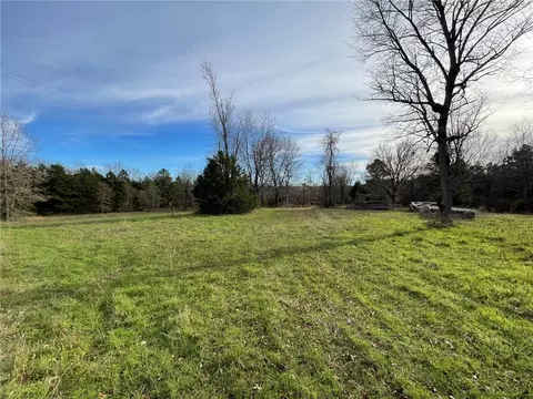 Falcon Lane, Berryville, AR 72616
