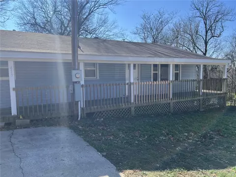 417 E Lowell Ave, Cave Springs, AR 72718