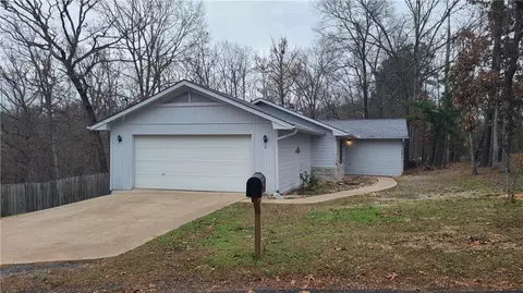 2 Stuart Cir, Bella Vista, AR 72714