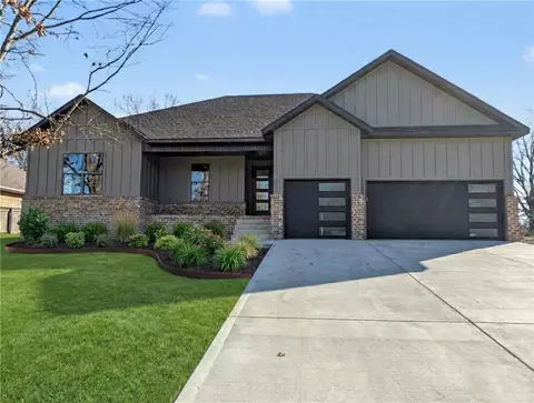 11 Latshaw Dr, Bella Vista, AR 72714