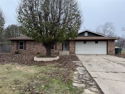 2419 W Meadow Dr, Rogers, AR 72756