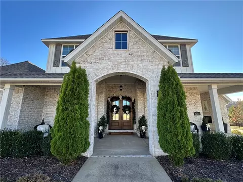 5213 Saddleridge Dr, Fayetteville, AR 72703