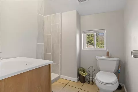 Bath - 627 S Sherman Ave, Harrison, AR 72601 photo 1 of 2