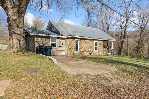 Exterior - 627 S Sherman Ave, Harrison, AR 72601 photo 1 of 5