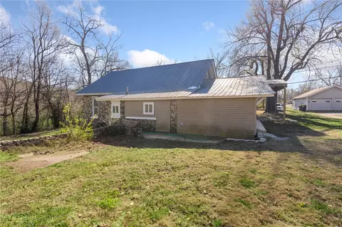 Exterior - 627 S Sherman Ave, Harrison, AR 72601 photo 2 of 5