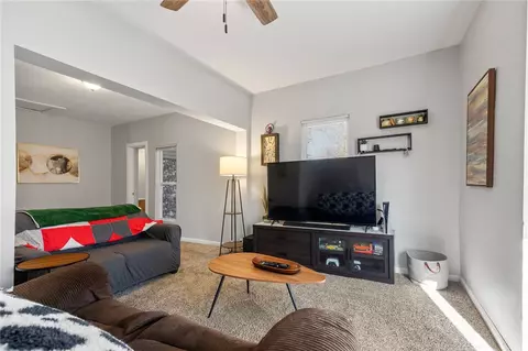 Living - 627 S Sherman Ave, Harrison, AR 72601 photo 1 of 2