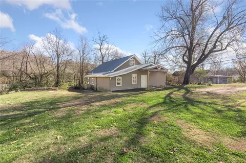 Exterior - 627 S Sherman Ave, Harrison, AR 72601 photo 5 of 5