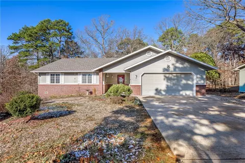 4 Lyndhurst Dr, Bella Vista, AR 72714