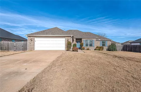 450 Concho St, Farmington, AR 72730