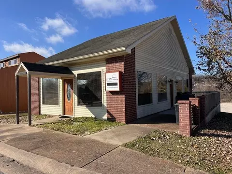 1 Blue Water Cir, Holiday Island, AR 72631